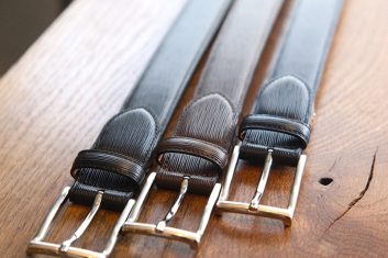 メンズ型押し革ベルト入荷